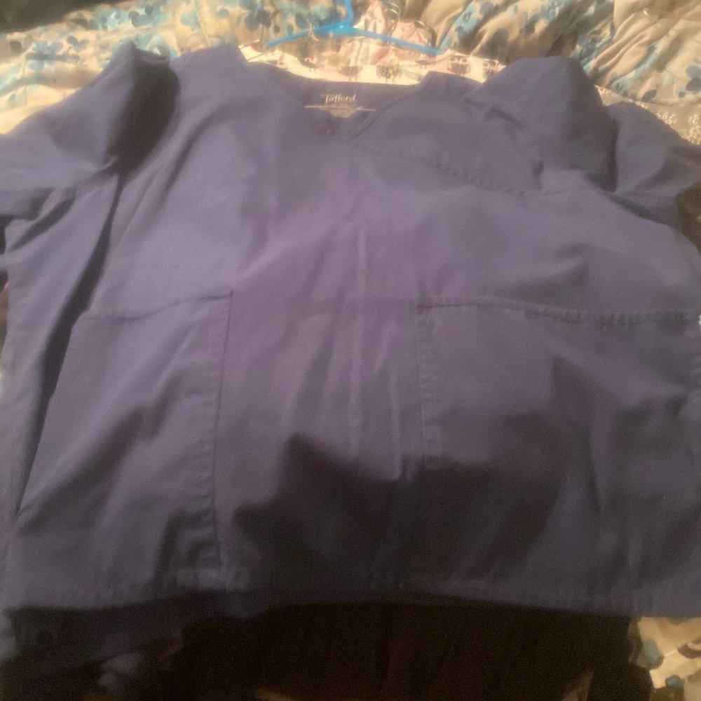 Tafford 2xl scrub top